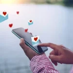 mao-digitando-amor-carta-e-mail-na-comunidade-on-line-de-rede-social-de-smartphone-com-midia-social-carta-de-amor-enviar-conceito-dos-namorados-icones_176697-693.jpg